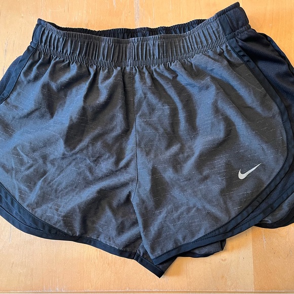 Women’s Nike Dry-fit running shorts. Size Small with lined panty. MINT condition - Picture 1 of 3